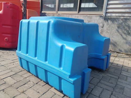 塑料浮体力助水上管道运输